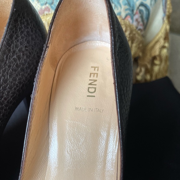 Fendi Brown Textured Leather Pumps - Picture 5 of 7